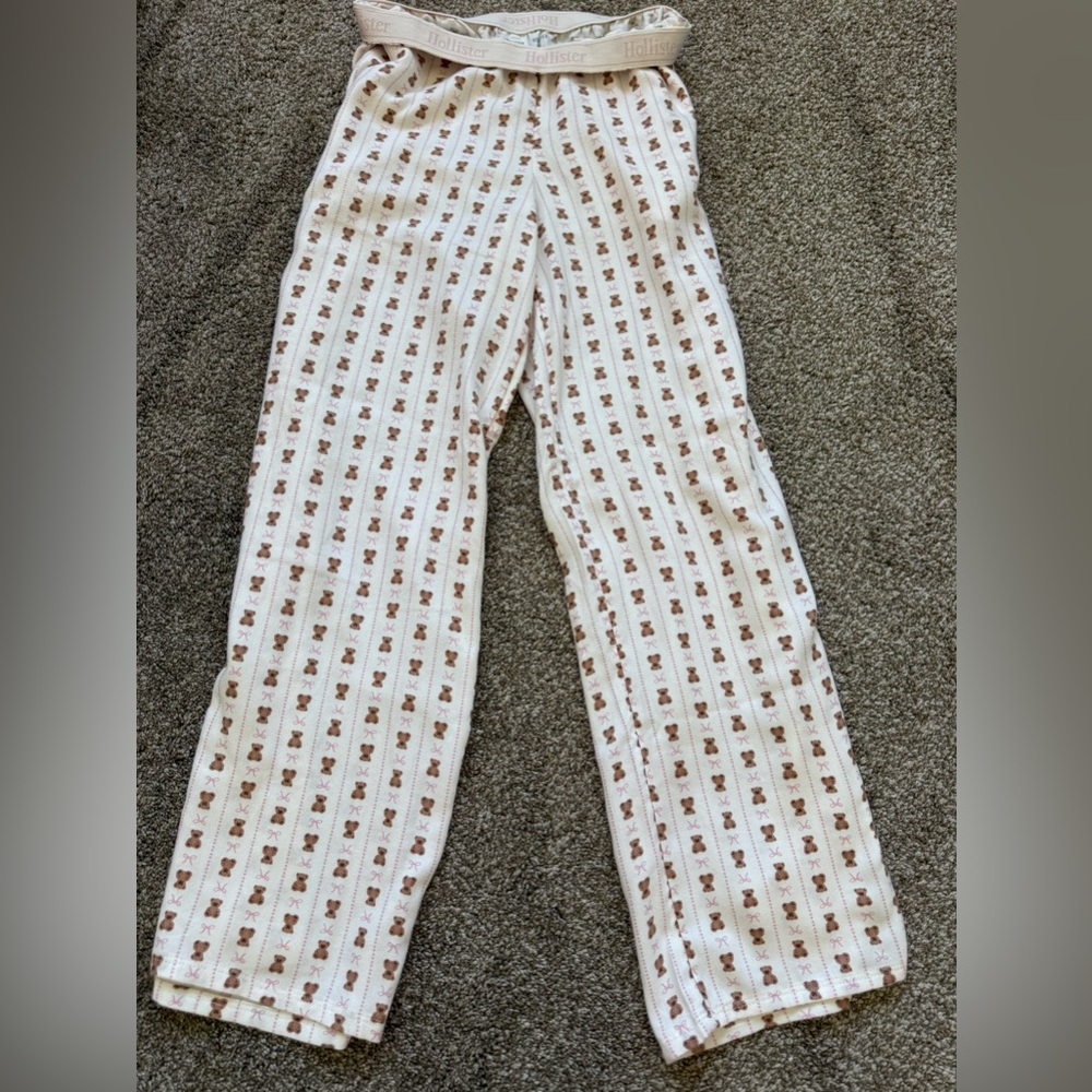 Hollister NWOT Pajama Pants with Bear Print and bows size xs